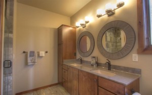 8950EmeraldRdRoad-Masterbath